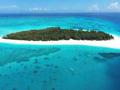 Stunning-landscapes-and-clear-waters-of-Mnemba-Island-Easy-Travel-Tanzania-scaled-1